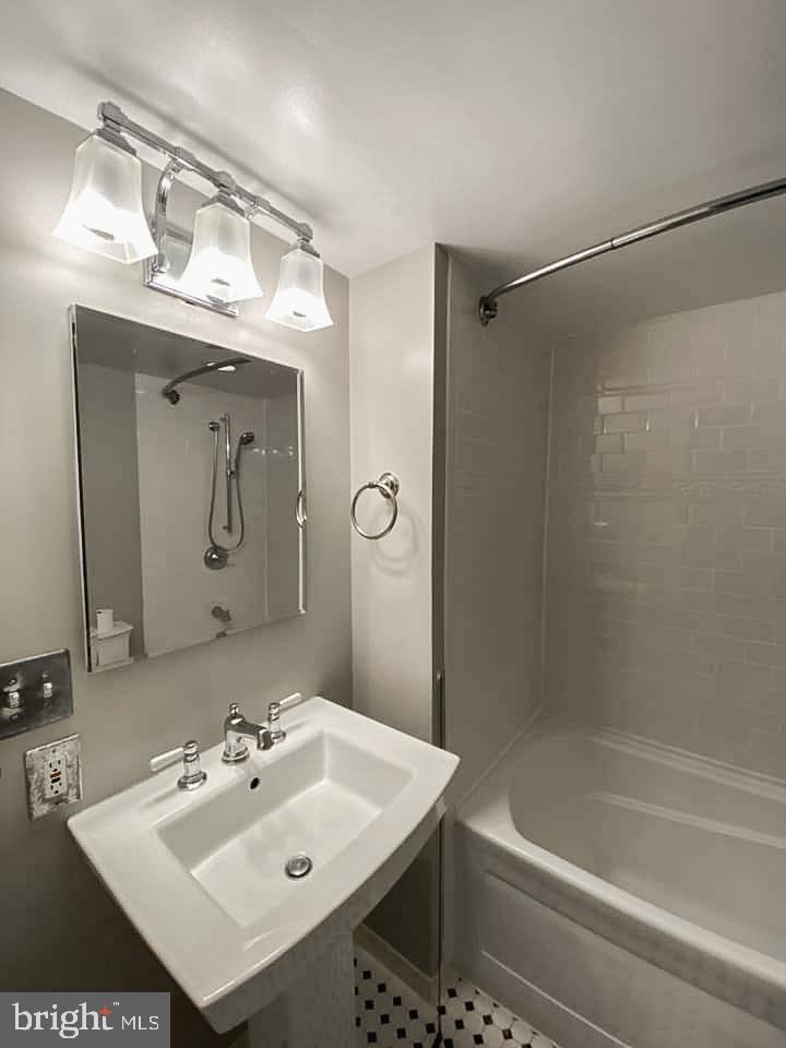 WARWICK VILLAGE - Residential Lease