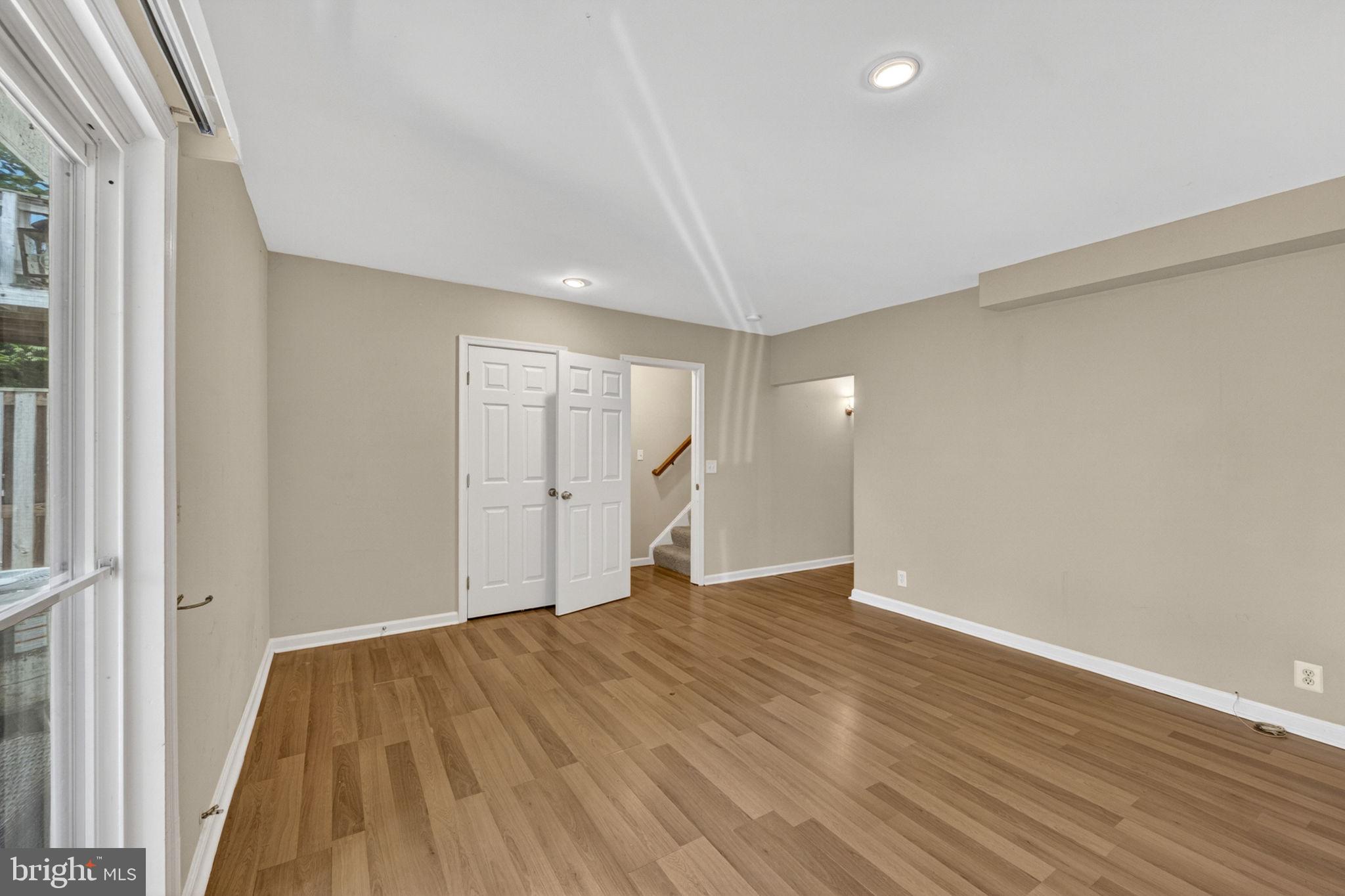 OAK SPRINGS - Residential