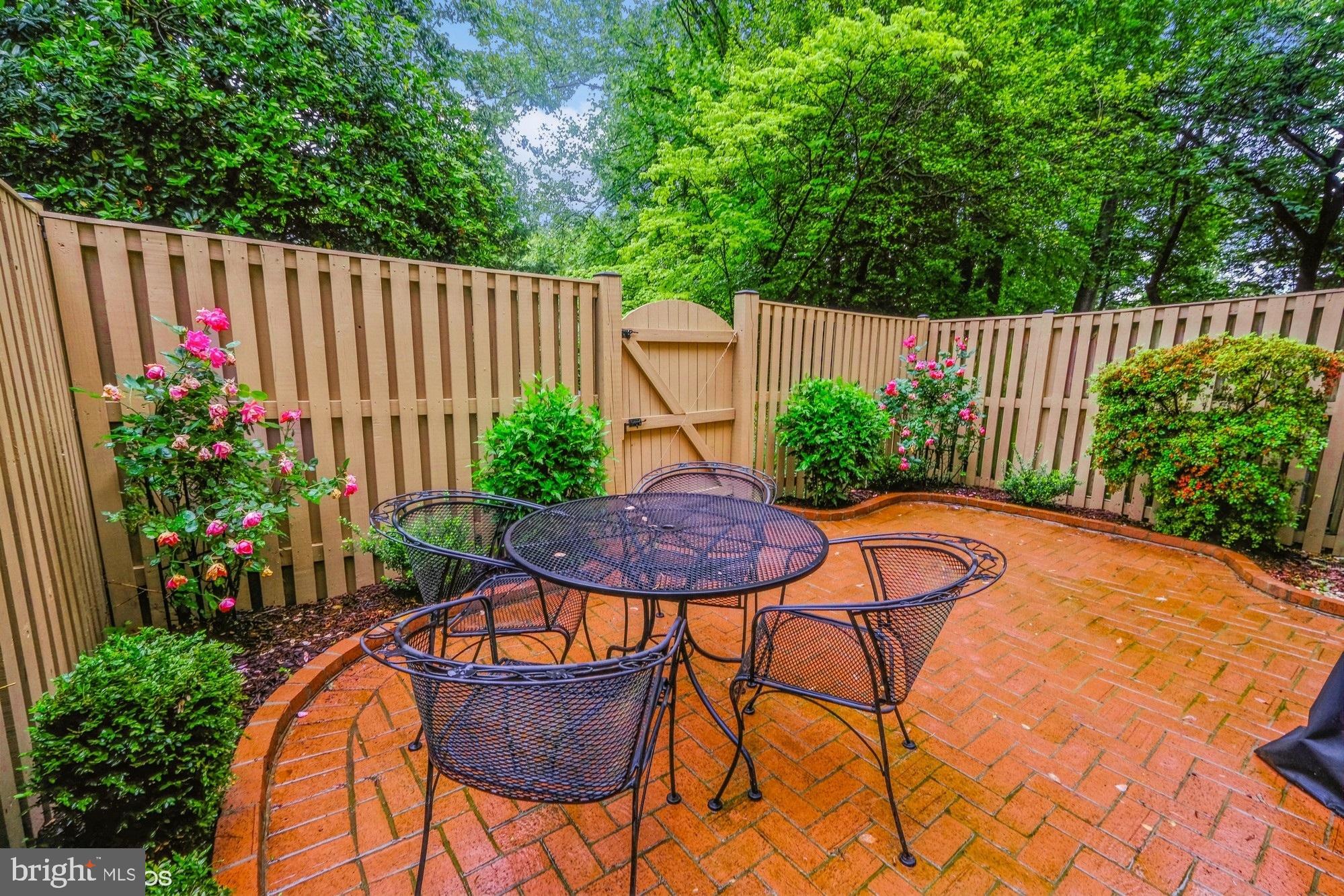 TOWNES OF WAKEFIELD - Residential