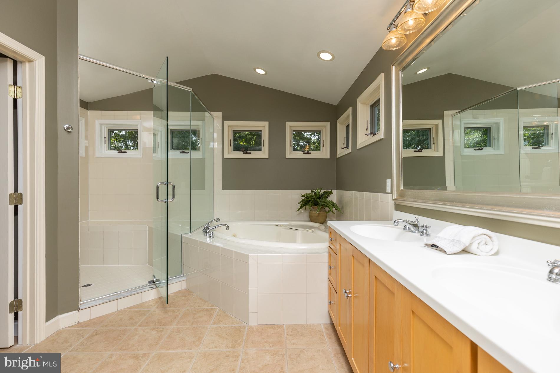 VALEWOOD MANOR - Residential