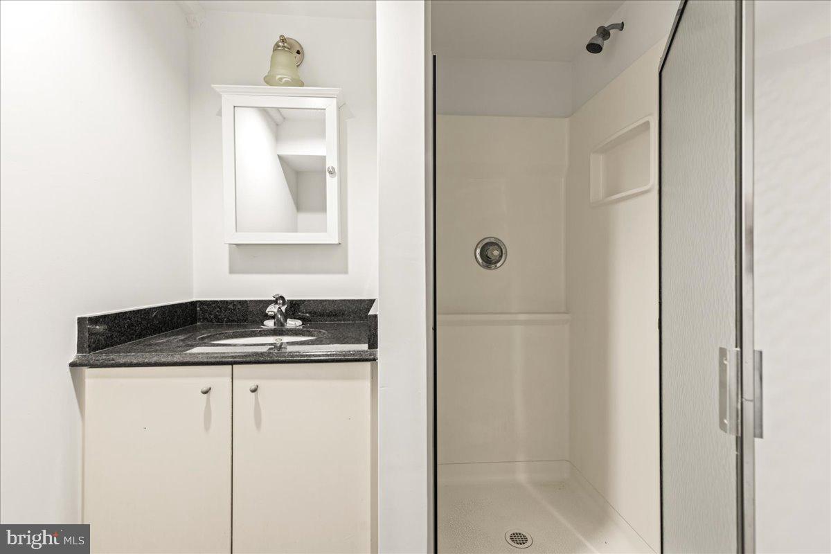 OLD CITY - Commercial Sale