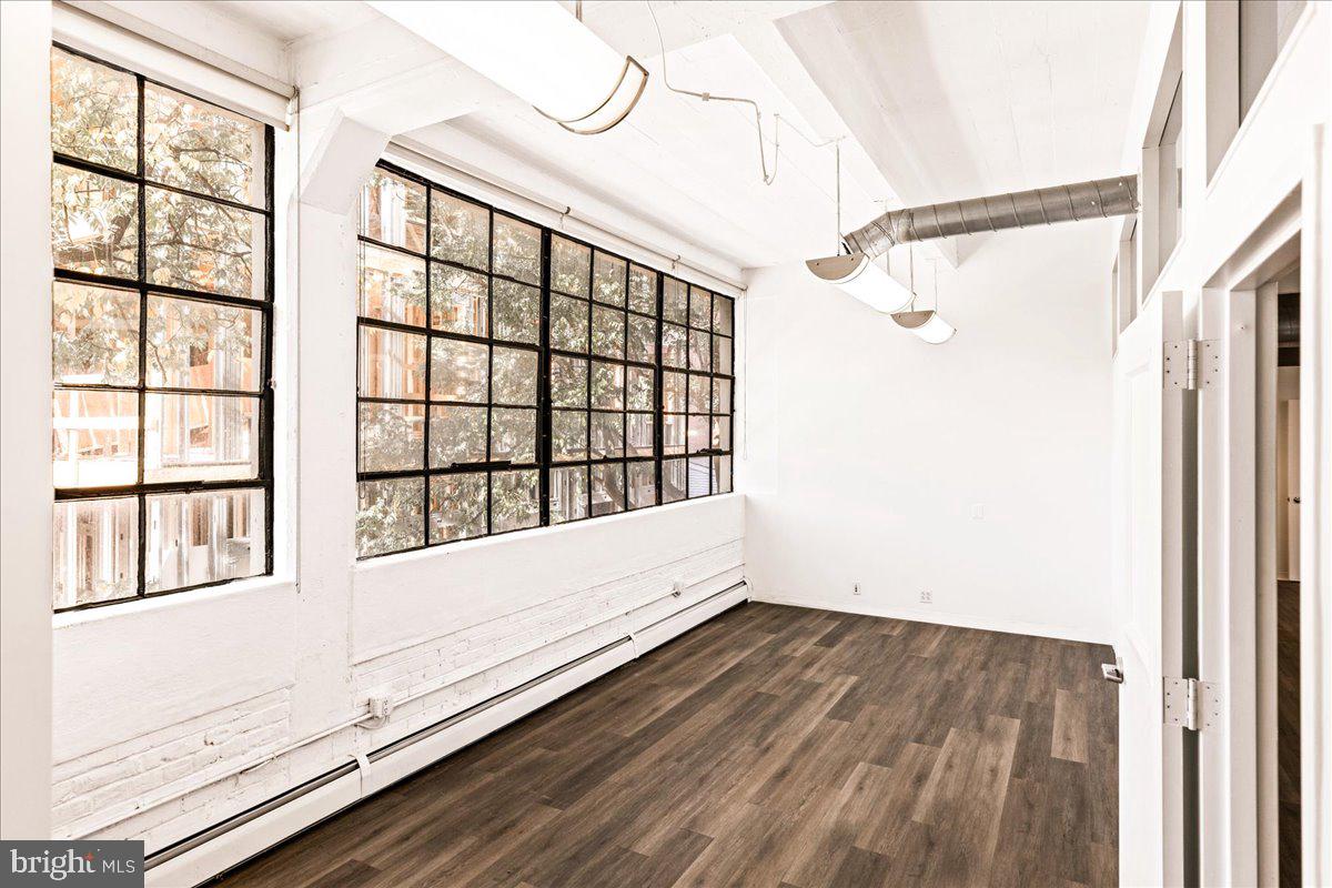 OLD CITY - Commercial Sale