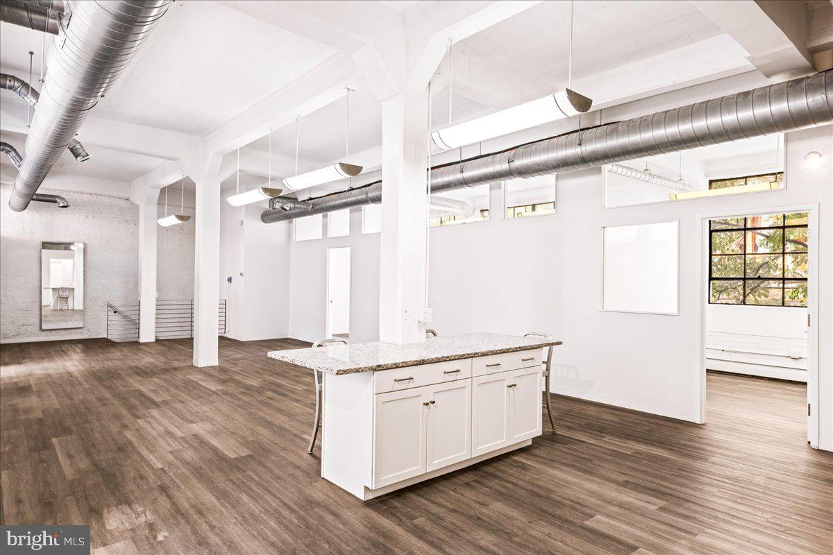 OLD CITY - Commercial Sale