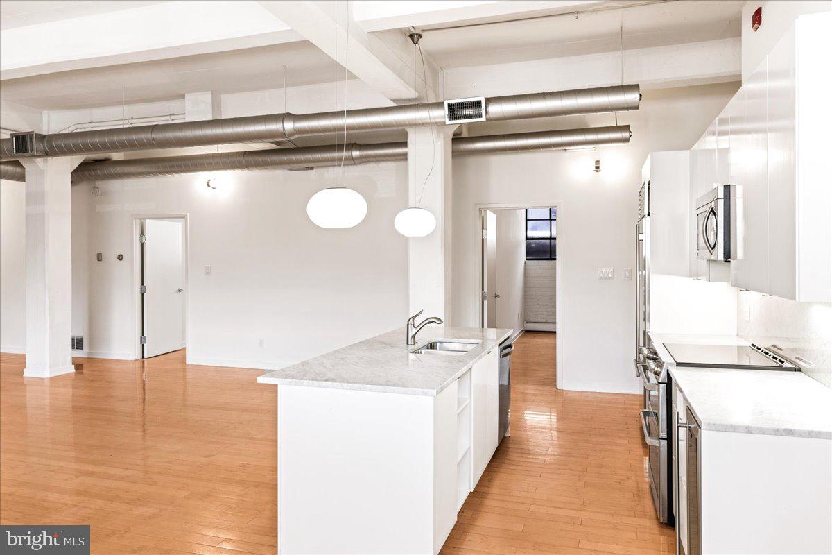 OLD CITY - Commercial Sale