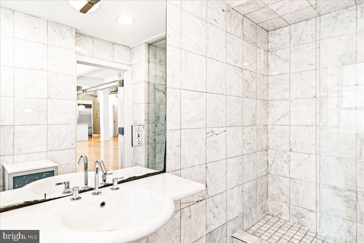 OLD CITY - Commercial Sale