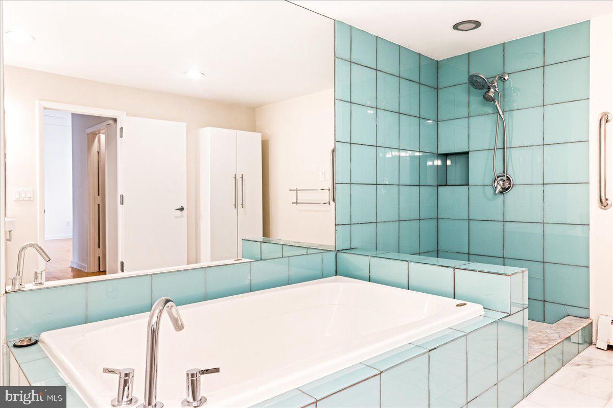 OLD CITY - Commercial Sale