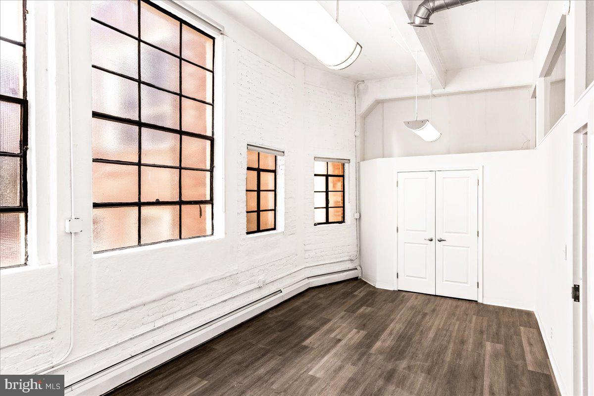 OLD CITY - Commercial Sale