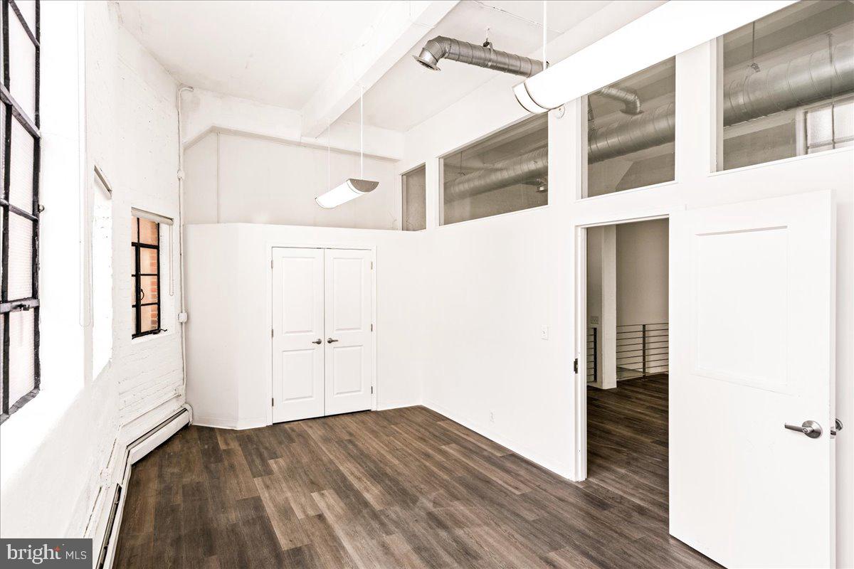 OLD CITY - Commercial Sale