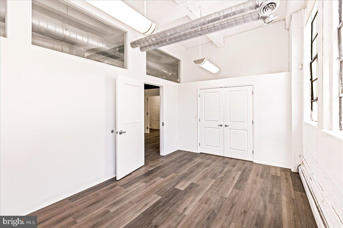 OLD CITY - Commercial Sale