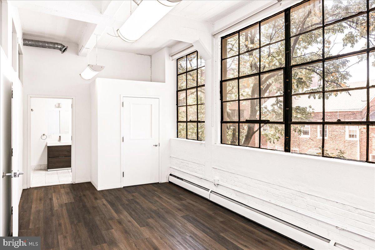 OLD CITY - Commercial Sale