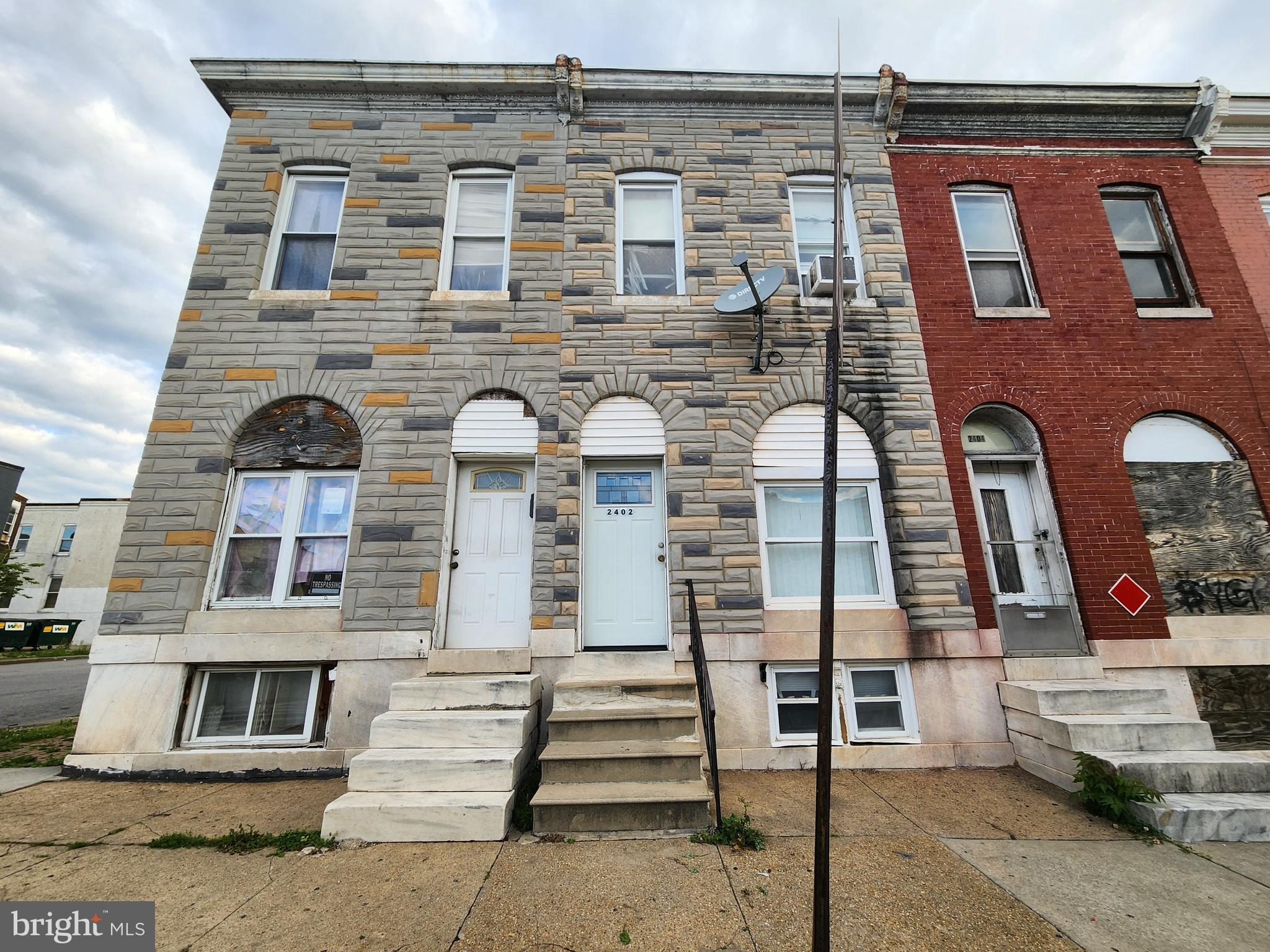 ONLINE AUCTION: Bidding begins 5/16/2025 @ 10:00 AM. Bidding ends 5/20/2025 @ 11:10 AM. List Price is Suggested Opening Bid. Deposit: $5,000.
2 Story Townhouse located in the Broadway East neighborhood.
JUST MINUTES to Clifton Park and Johns Hopkins Hospital.
Easy access to major traffic artery Belair Rd.
Property is believed to be occupied.