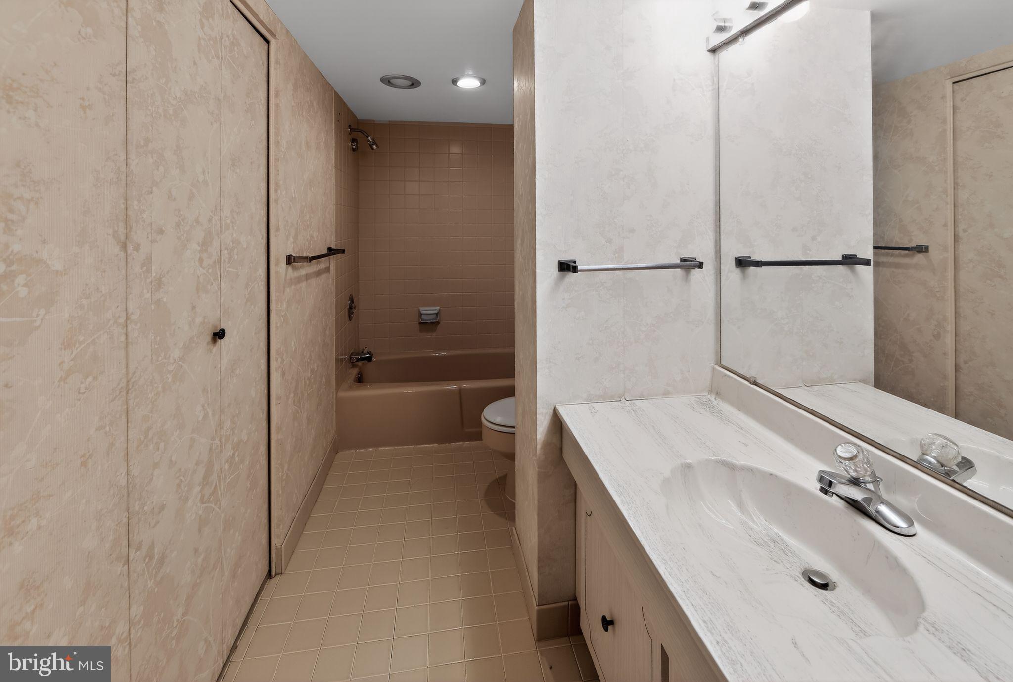 VALLEY FORGE TOWER - Residential