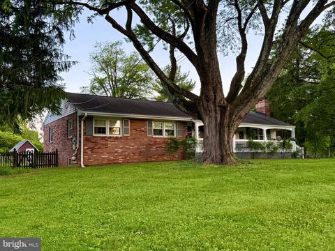 Photo of 9304 Gue Road, DAMASCUS, MD 20872 (MLS # MDMC2237088)