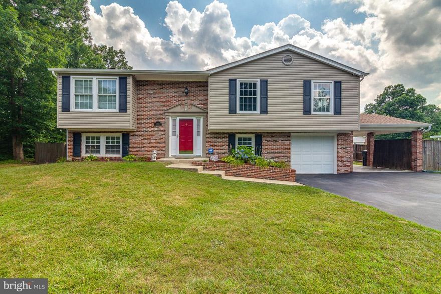 AMAZING SPLIT FOYER!!!  VACATION AT HOME IN THIS PRIVATE BACKYARD OASIS W/POND AND SCREENED DECK.  LOADS OF UPGRADES, NEWER ROOF, GRANITE COUNTERS, CABINETS AND UPDATED BATHS.  FINISHED WALK-OUT BASEMENT WITH A COZY REC AREA.  POWERED DETACHED GARAGE W/ HIGH CEILINGS, READY FOR YOUR LIFT.