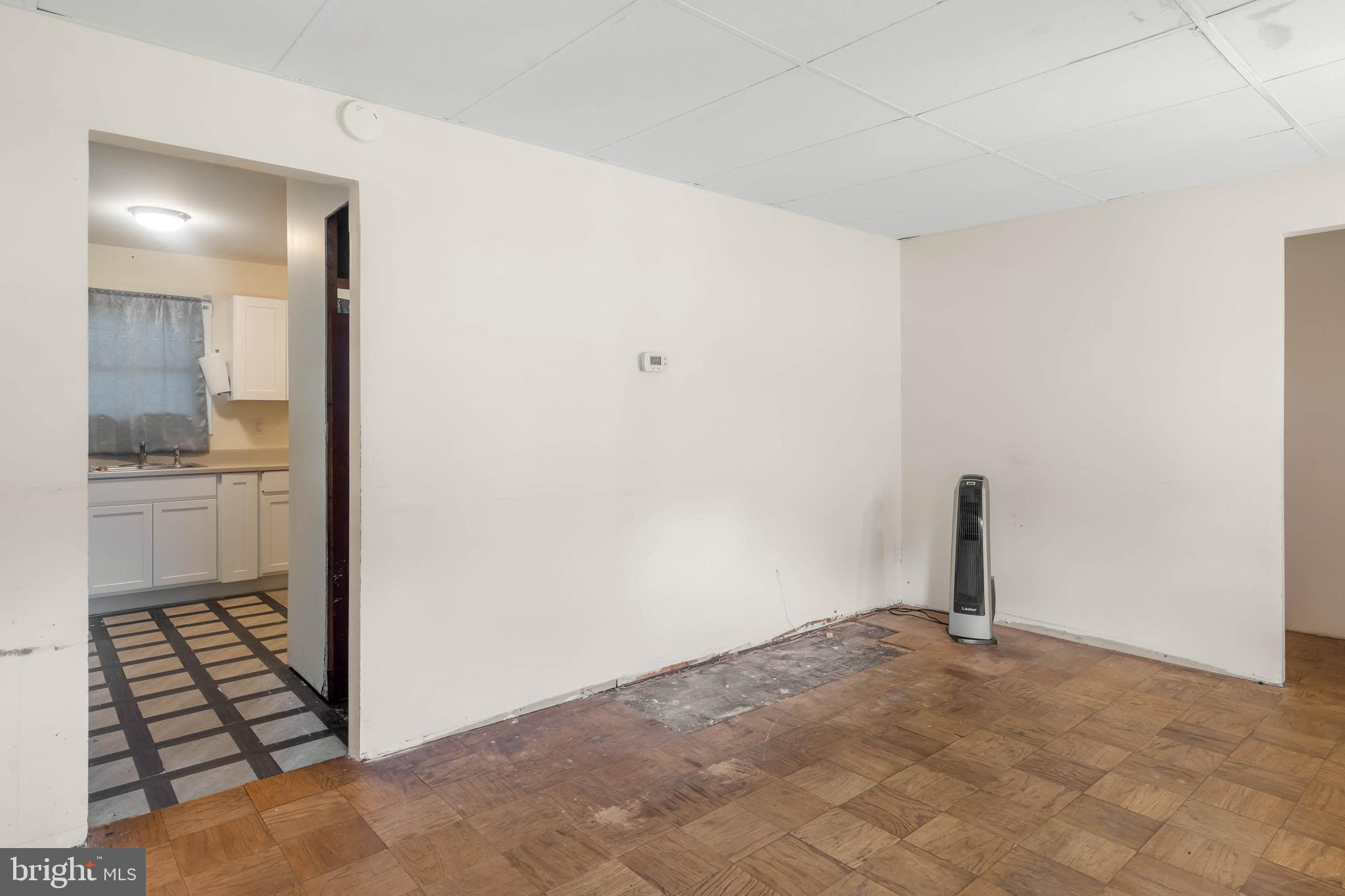 121 S GOVERNORS BOULEVARD