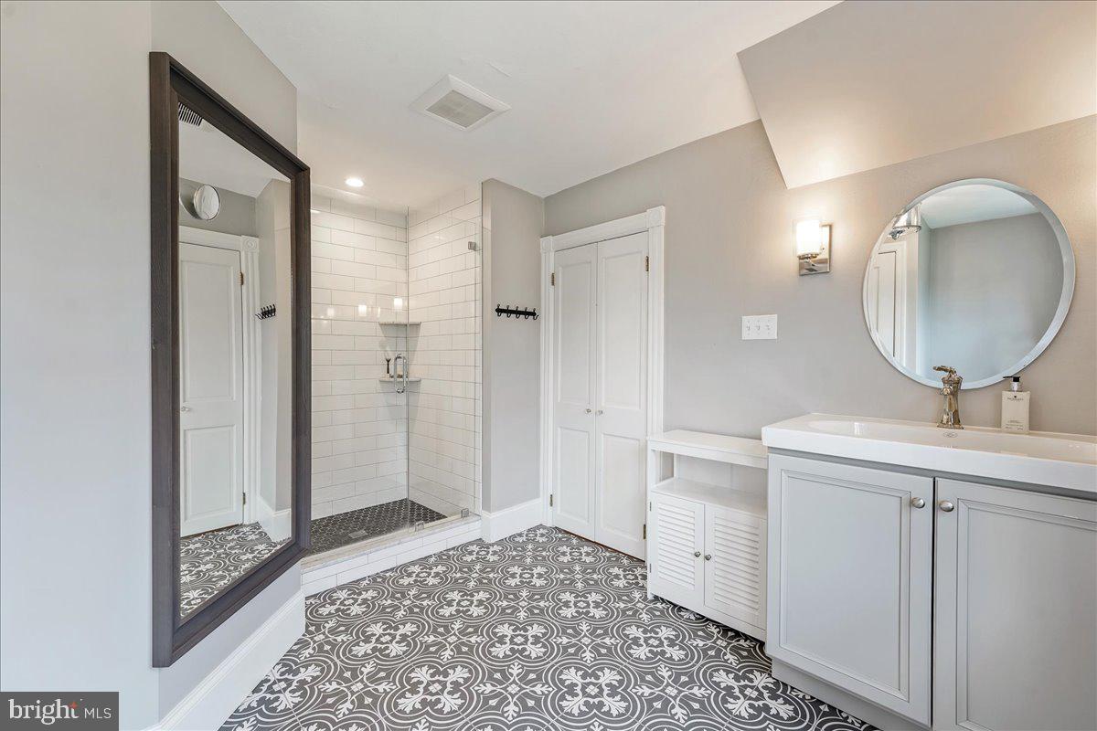 SOUTH WAYNE - Residential
