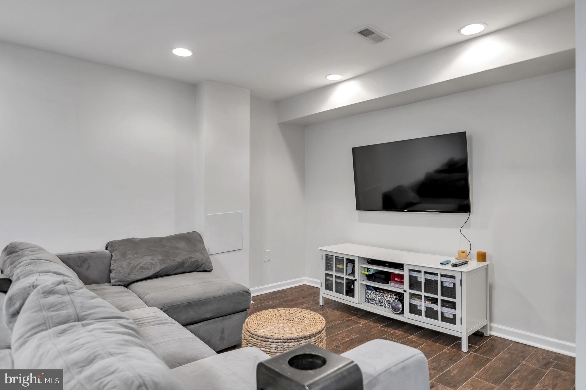 WOODSTONE - Residential