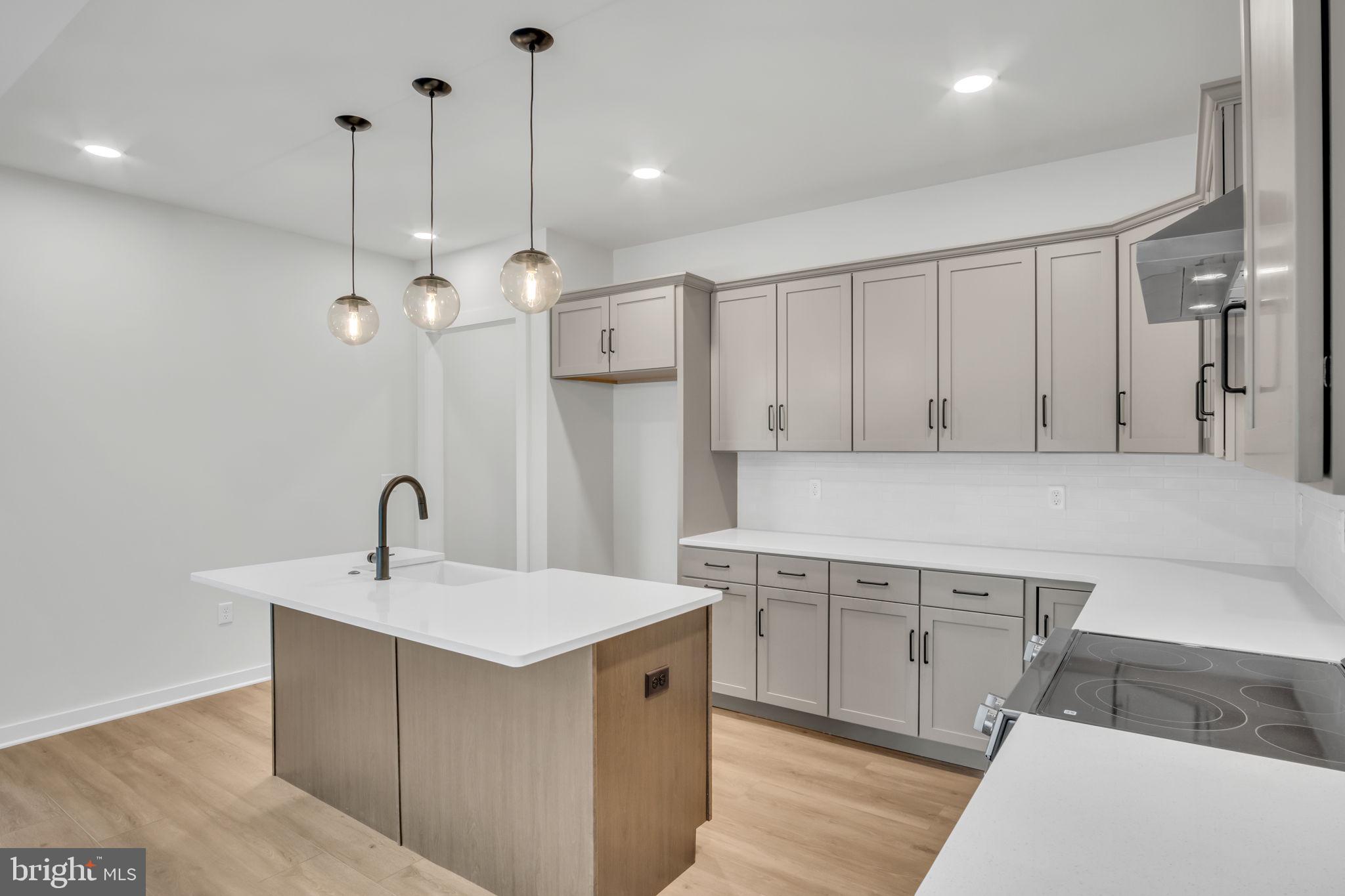 ROCKVILLE ESTATES - Residential