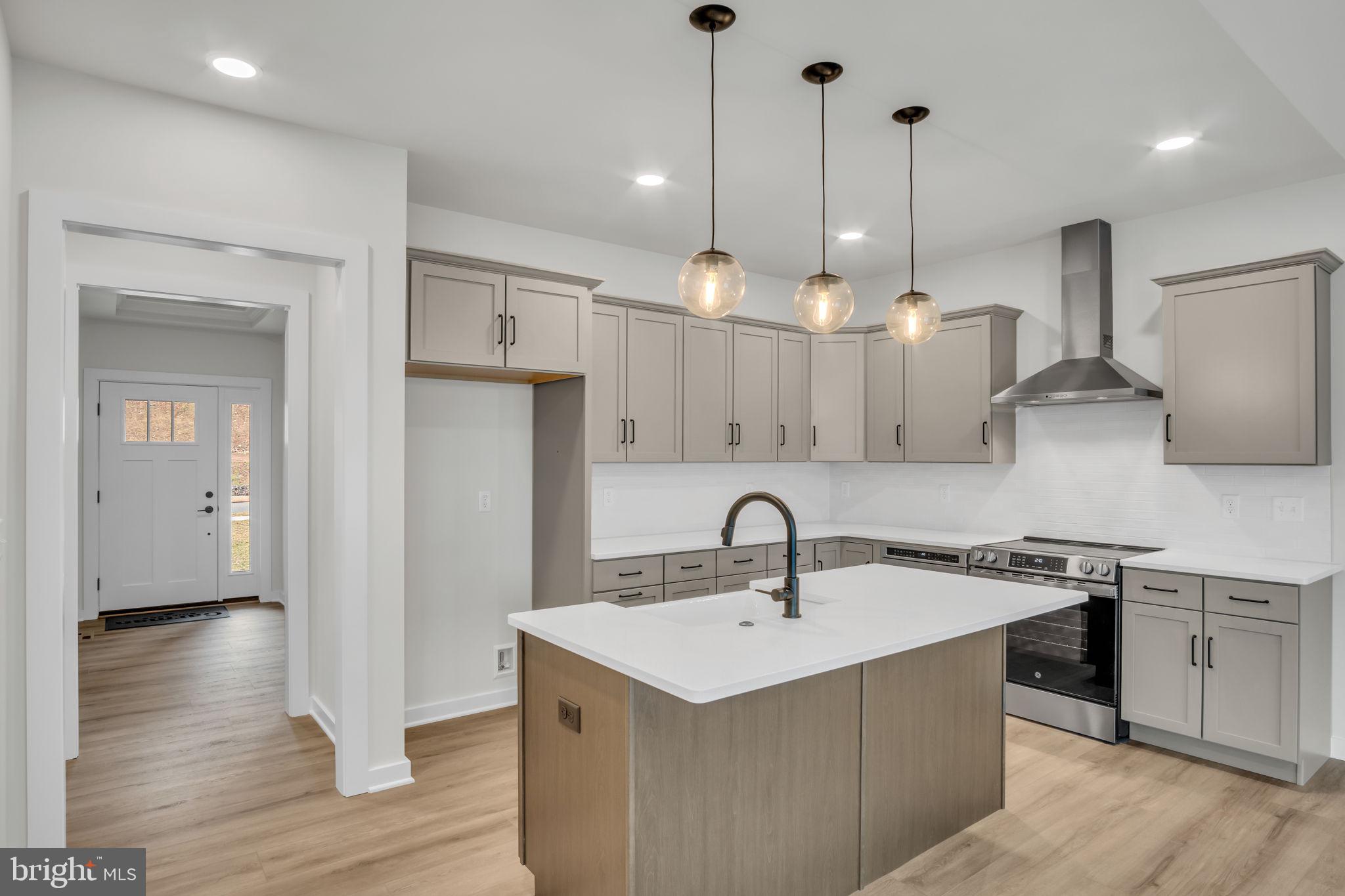 ROCKVILLE ESTATES - Residential