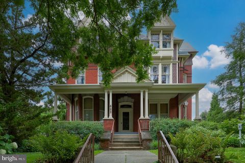 Photo of 423 W CHESTNUT ST, LANCASTER, PA 17603 (MLS # PALA2036884)