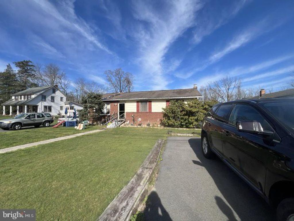 Photo of 8 Gordon Street, ALLENTOWN, NJ 08501 (MLS # NJMM2004152)