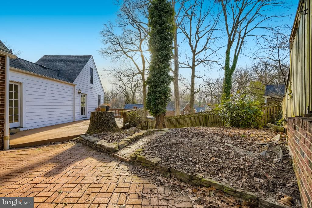 FOUR CORNERS - Residential