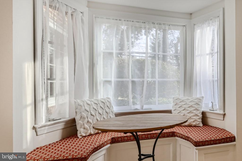 FOUR CORNERS - Residential