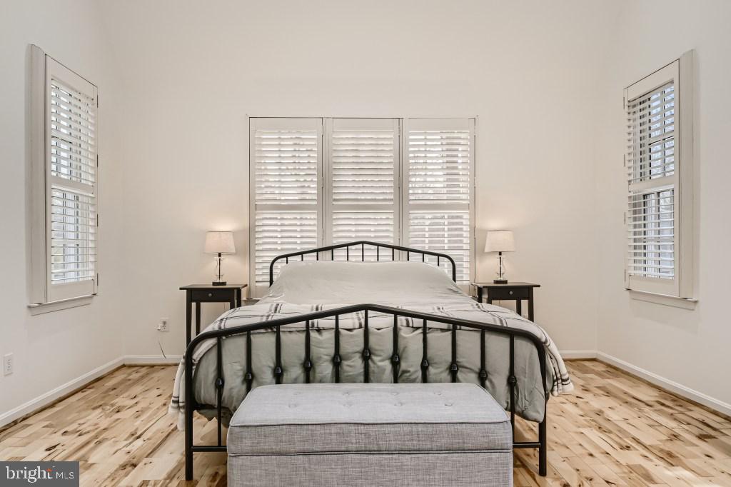 FOUR CORNERS - Residential