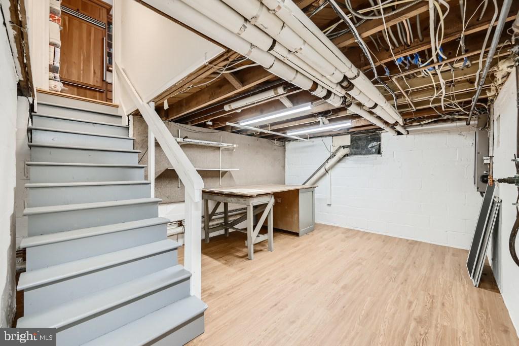 FOUR CORNERS - Residential