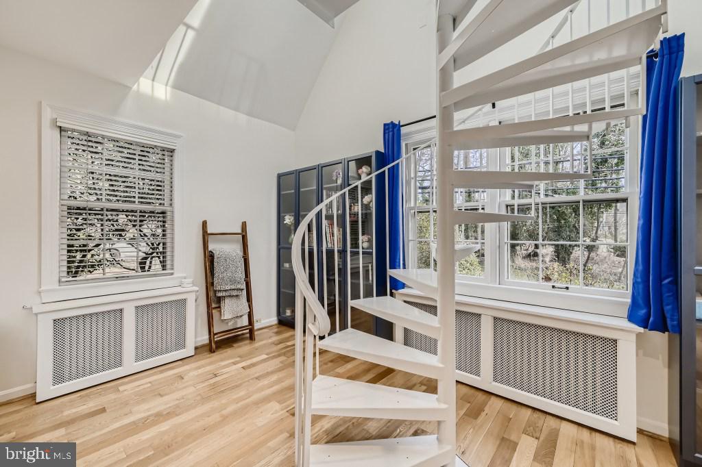 FOUR CORNERS - Residential