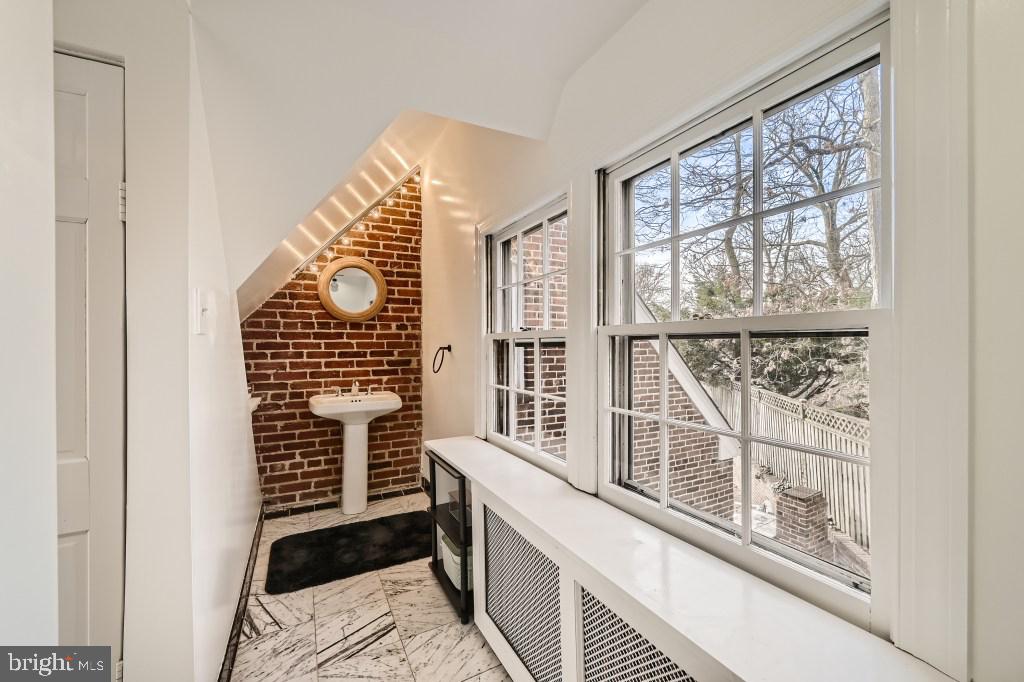 FOUR CORNERS - Residential