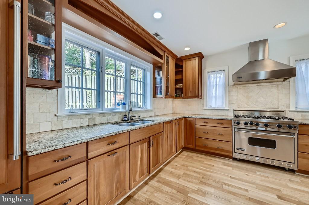 FOUR CORNERS - Residential