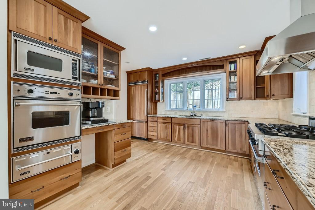 FOUR CORNERS - Residential