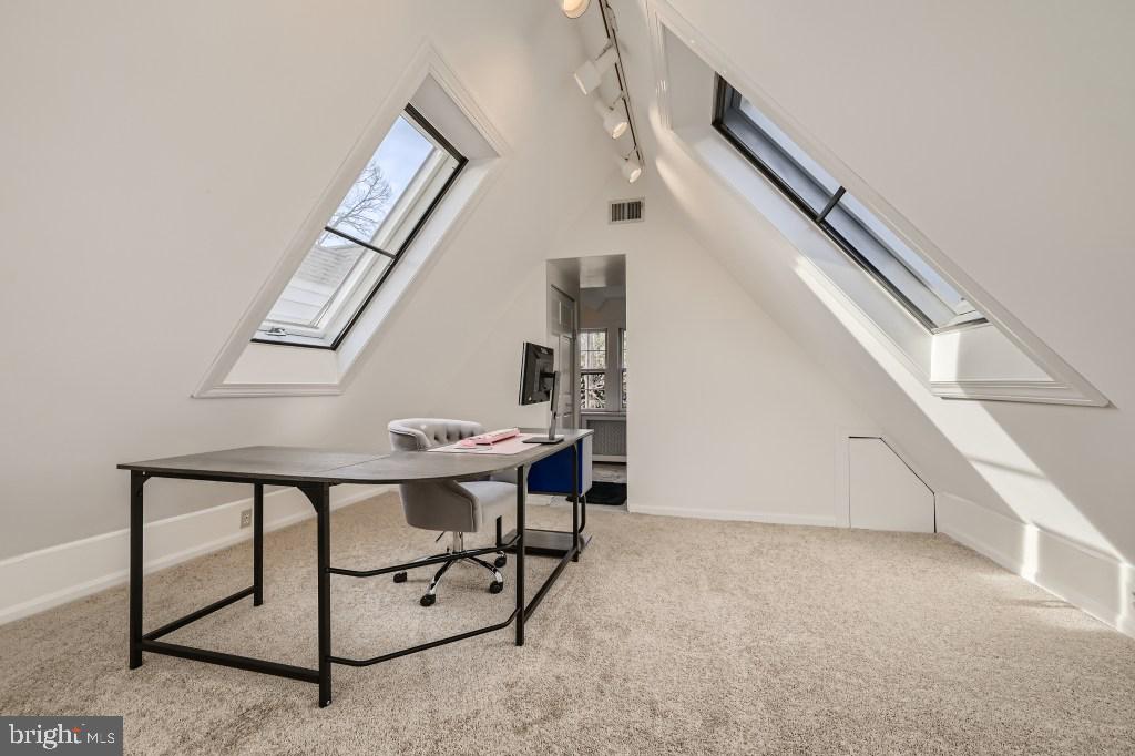 FOUR CORNERS - Residential