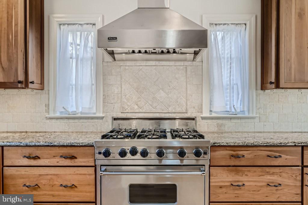 FOUR CORNERS - Residential