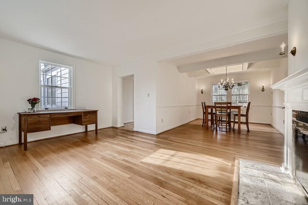 FOUR CORNERS - Residential