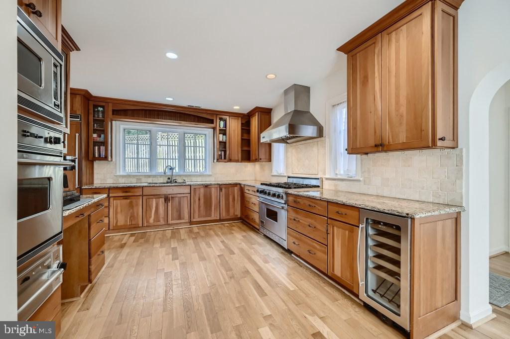 FOUR CORNERS - Residential