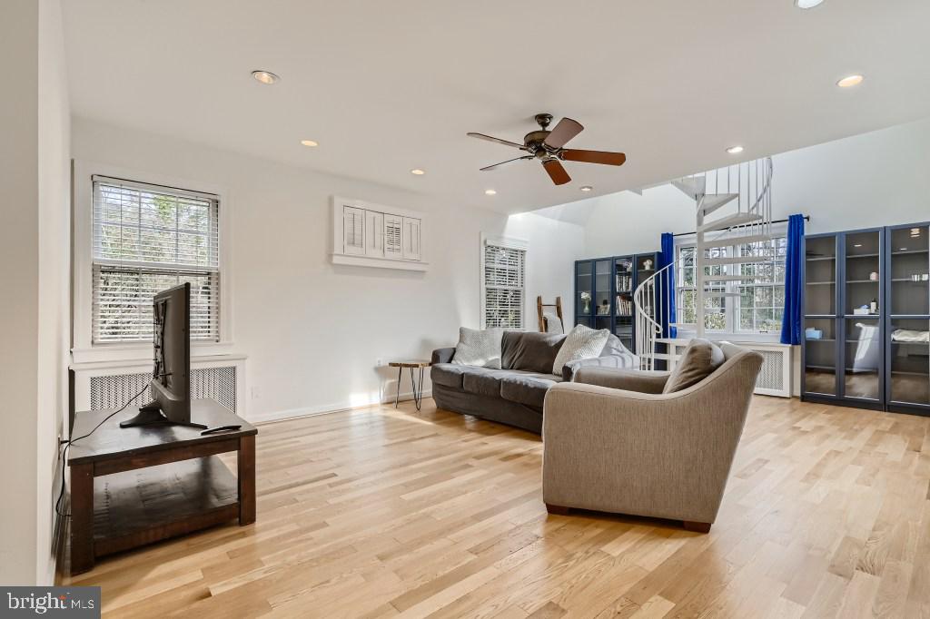 FOUR CORNERS - Residential