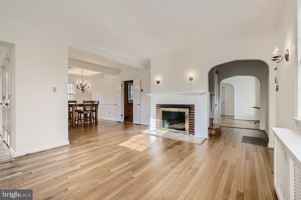 FOUR CORNERS - Residential