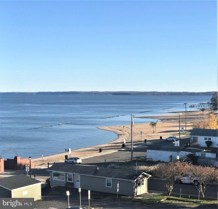 Beautiful Condo with panoramic views of the Potomac River. Fabulous location in the town of Colonial Beach. Top floor, corner unit, hardwood floors, one covered parking space, large owner's suite with river views and in home laundry room. A golf cart community with great restaurants, sandy beaches, public boat launch, brewery and fun things to do. Walk, hike or ride your bike. You will love this town.