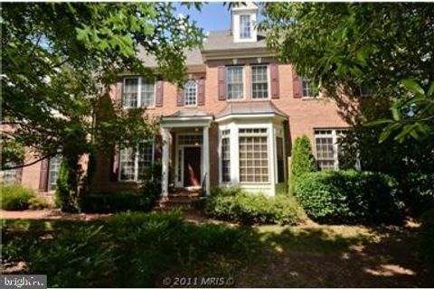 Townhouse For Rent - 2181 Harithy Drive<br/> DUNN LORING, VA 22027