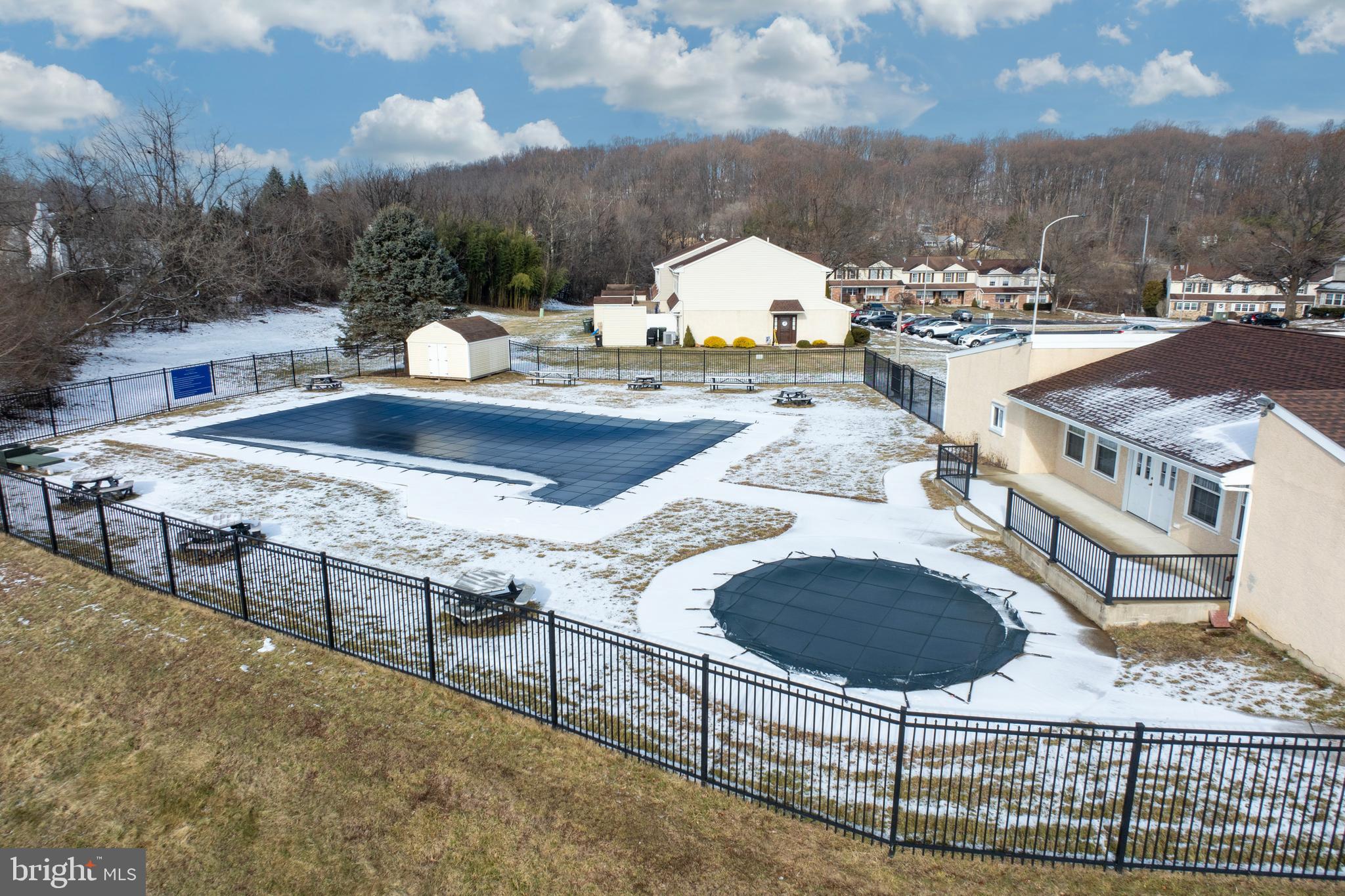 BEAVER RUN KNOLL - Residential
