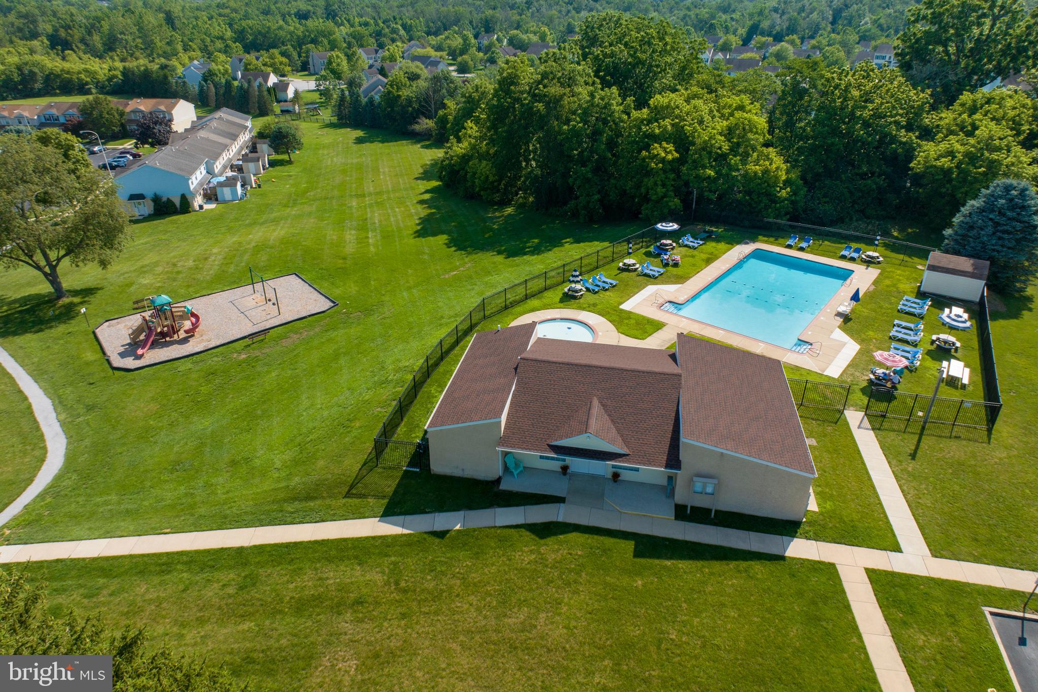 BEAVER RUN KNOLL - Residential