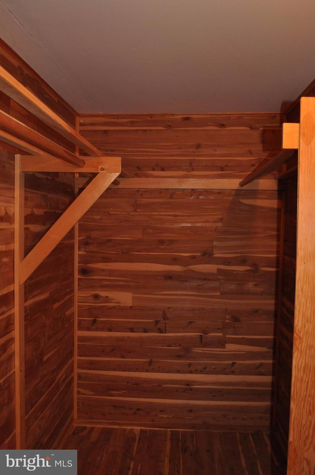 LINCOLNIA HILLS - Residential Lease