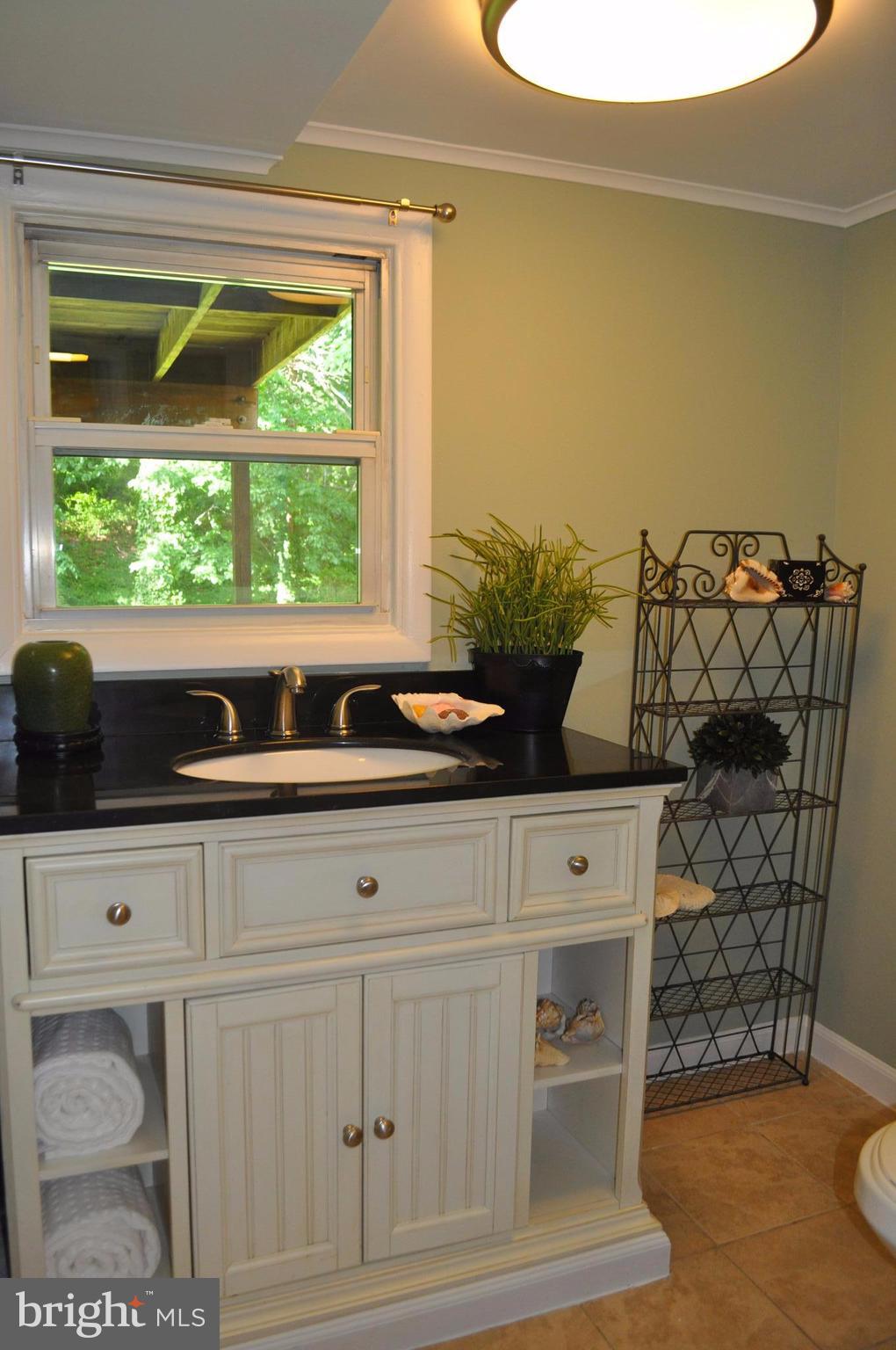 LINCOLNIA HILLS - Residential Lease