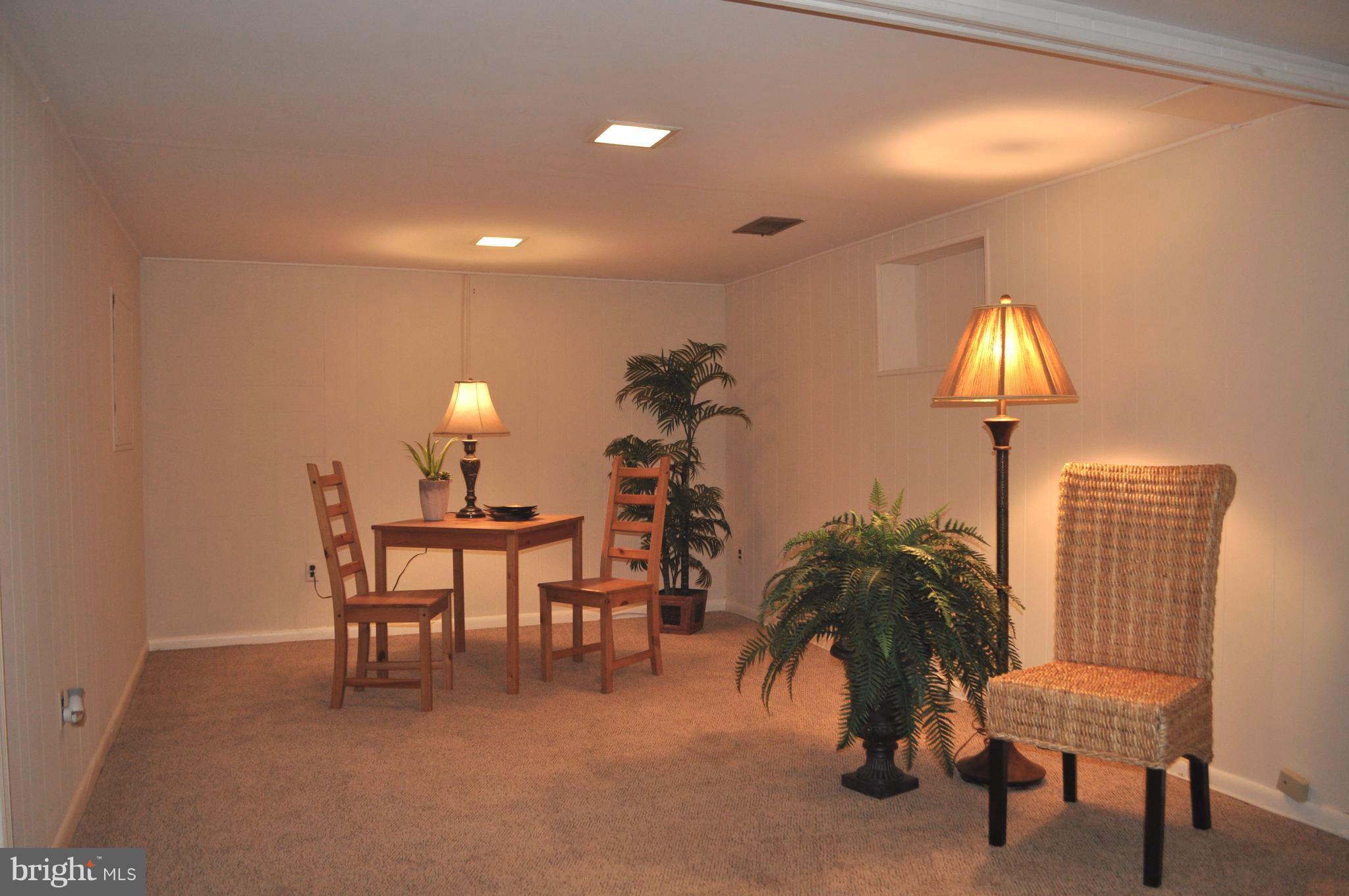 LINCOLNIA HILLS - Residential Lease