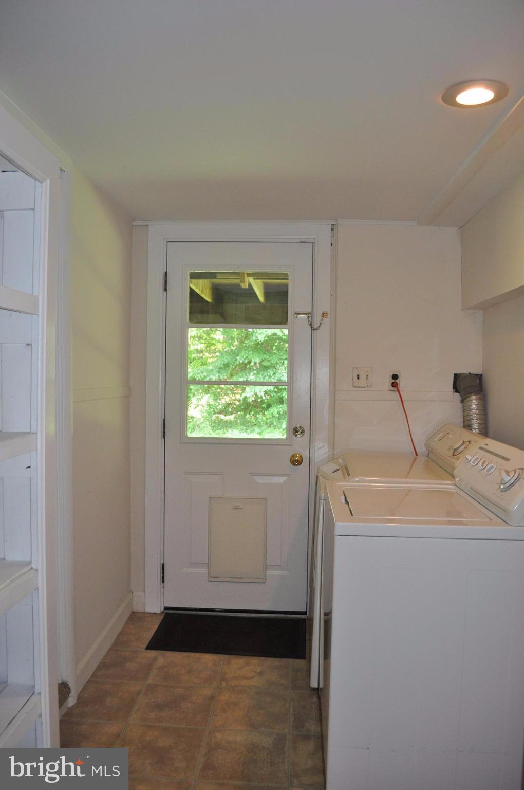 LINCOLNIA HILLS - Residential Lease