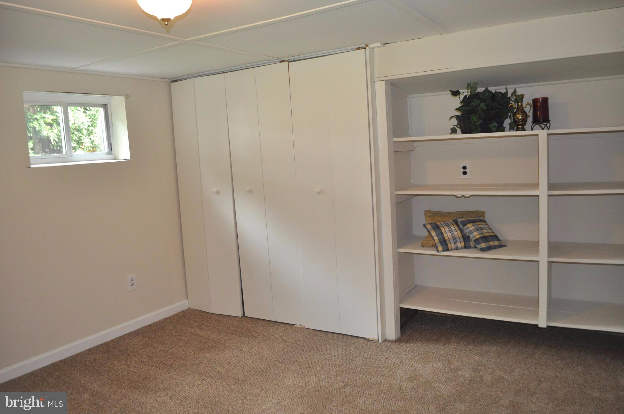 LINCOLNIA HILLS - Residential Lease