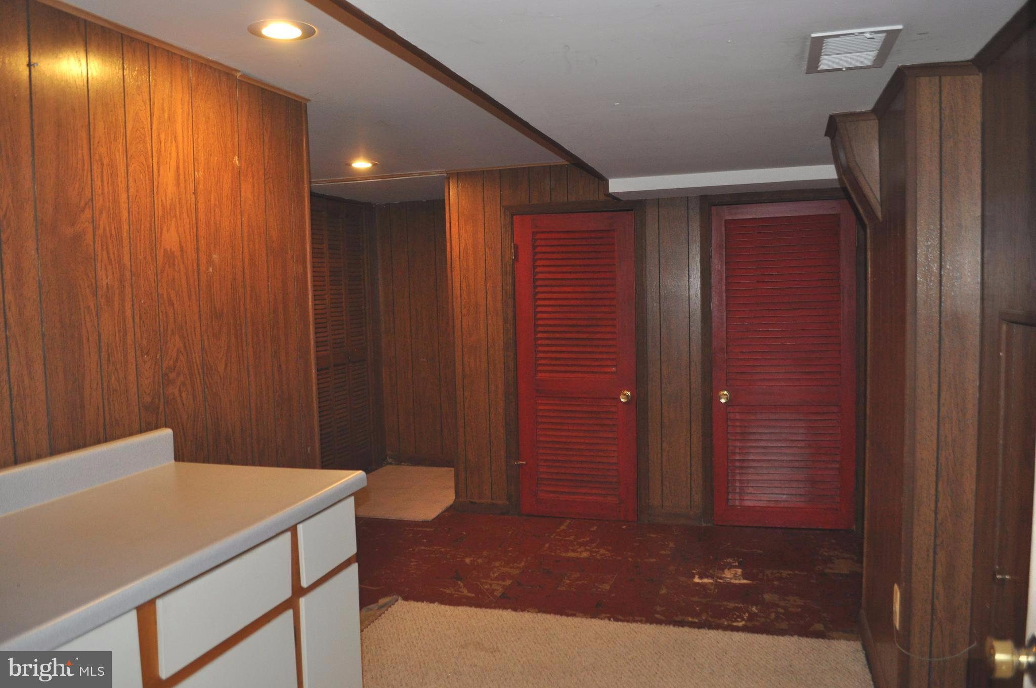 LINCOLNIA HILLS - Residential Lease