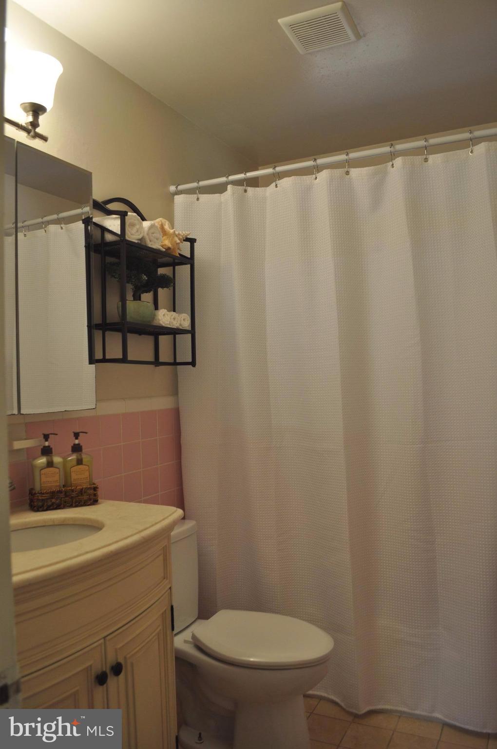 LINCOLNIA HILLS - Residential Lease